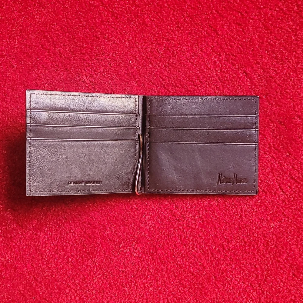 Brand New Neiman Marcus, Men's Leather Cardholder With Money Clip